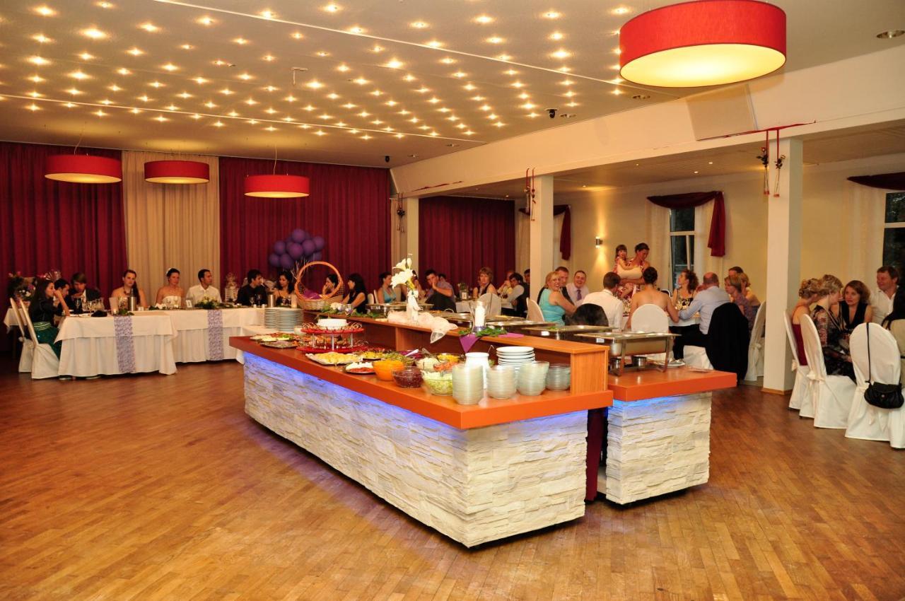 Hotel & Restaurant Zum Deutschen Hause Kirchhatten Exterior foto